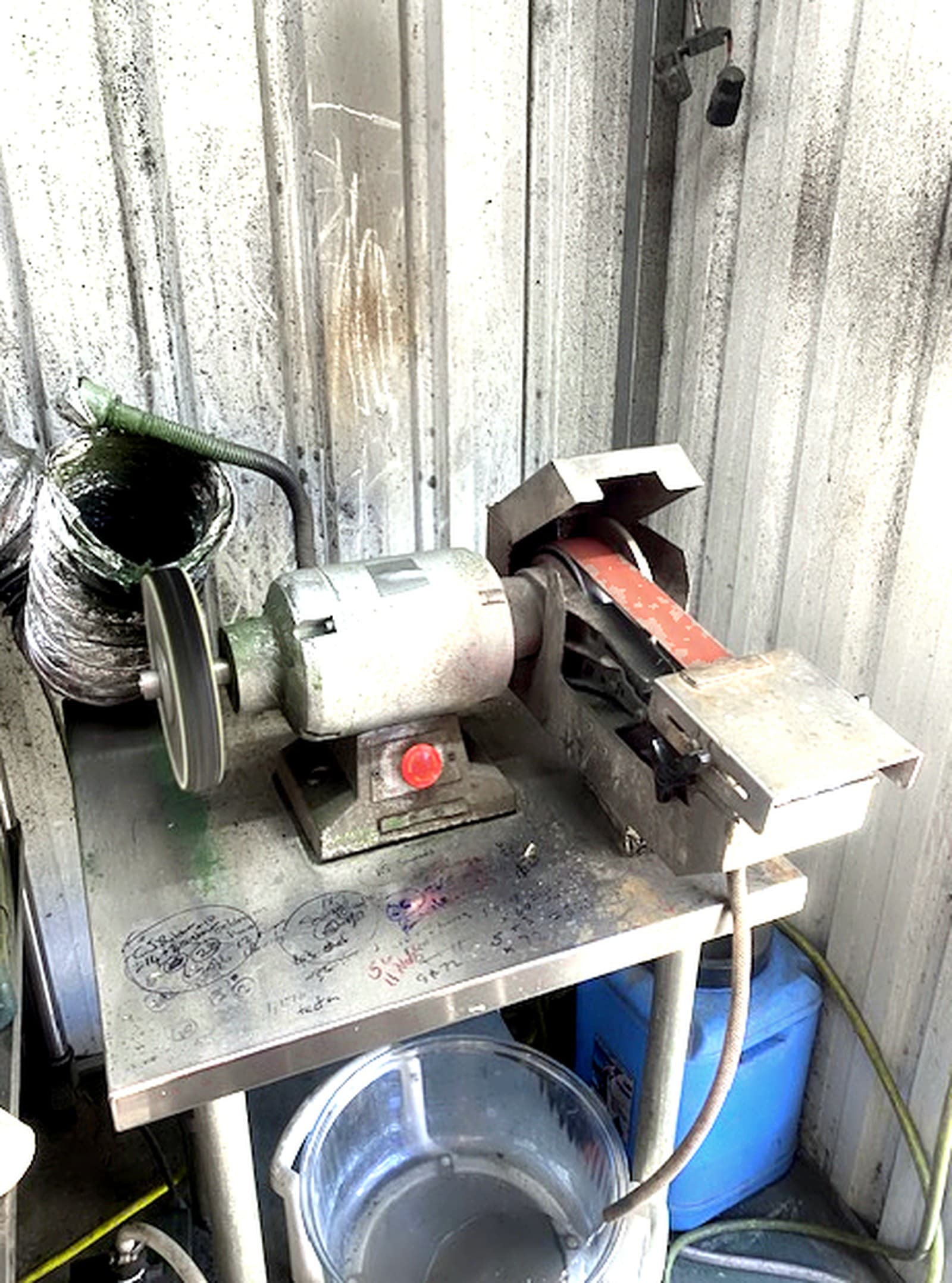 Water-cooled sharpening machine used for knives and industrial processor blades.